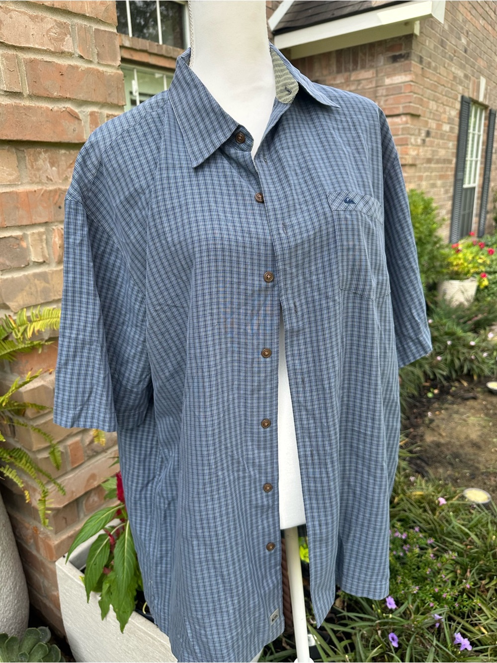 Quiksilver Men's Blue Plaid Short Sleeve Button-Down Shirt